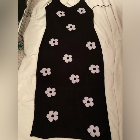 H&M BLACK WHITE V neck DAISY KNIT DRESS SUNDRESS MİDI NWT. SZ M - Picture 3 of 9
